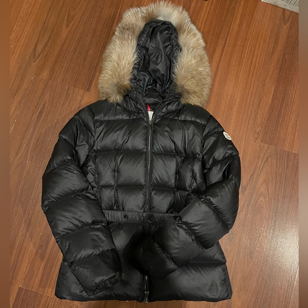 Moncler Women’s 
BOED SHORT DOWN JACKET